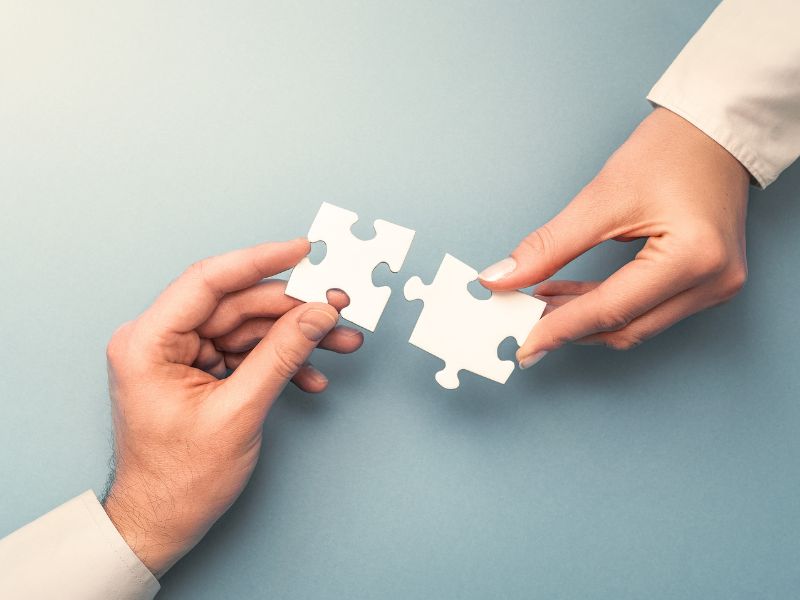 o que é sinergia empresarial e material