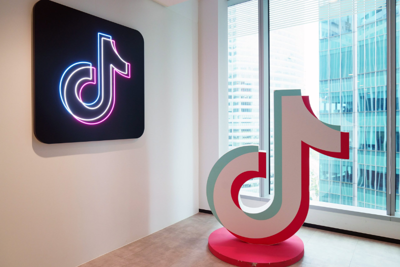 Amazon tenta adquirir TikTok nos EUA enquanto prazo para venda se aproxima 