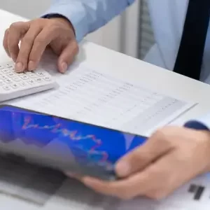 Valuation sob IFRS 13 e IFRS S1/S2: como riscos climáticos e de sustentabilidade impactam o valor dos ativos